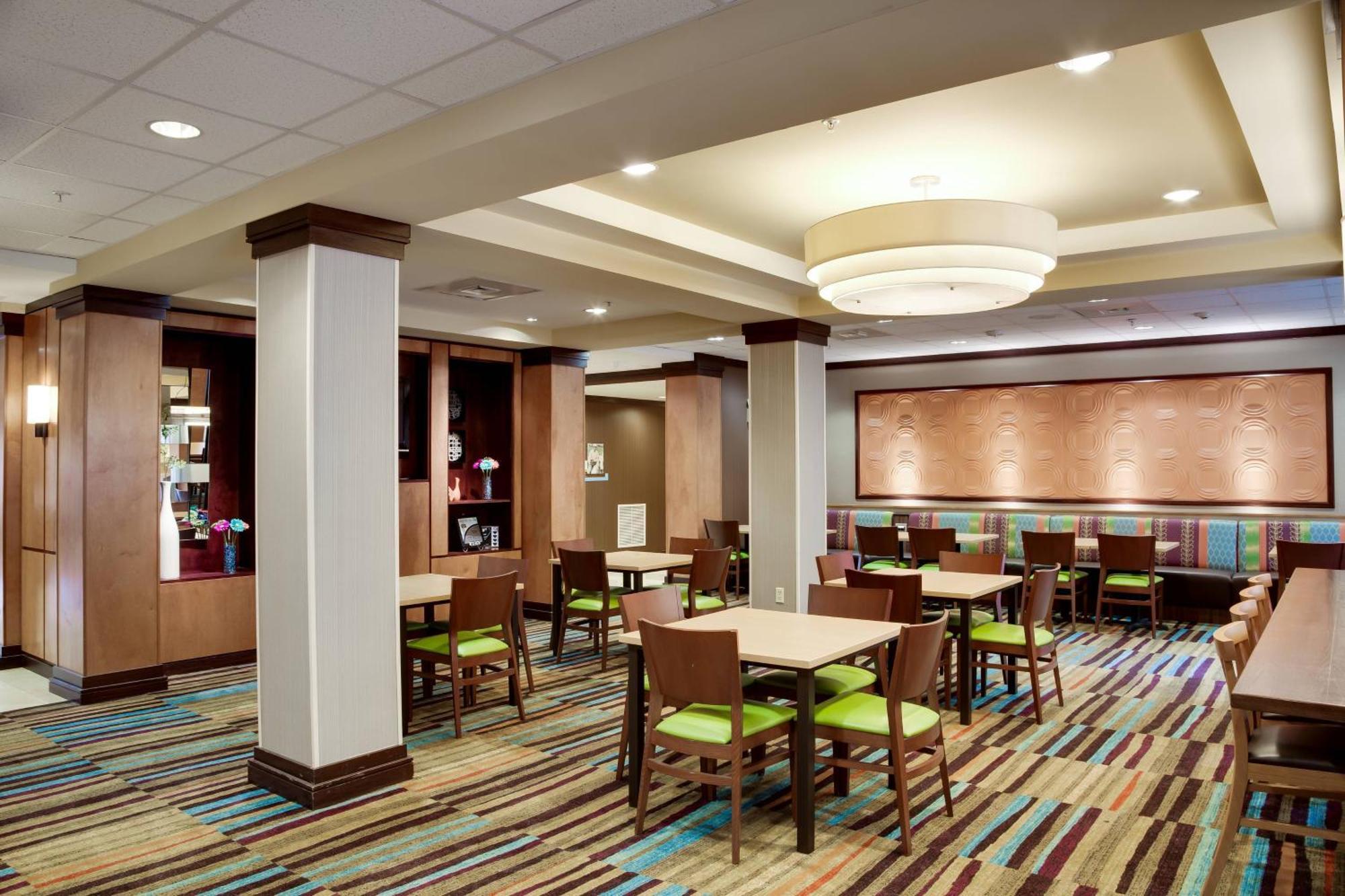 Fairfield Inn & Suites Lake Stadt Exterior foto
