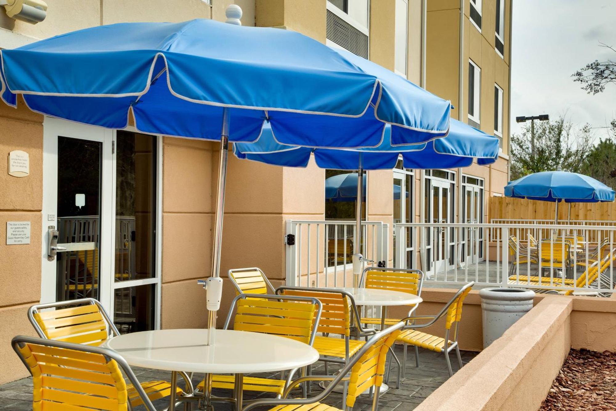 Fairfield Inn & Suites Lake Stadt Exterior foto
