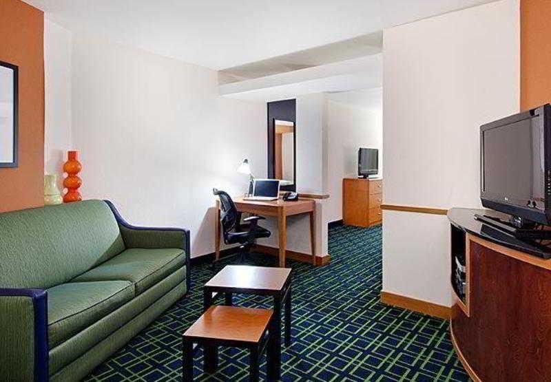 Fairfield Inn & Suites Lake Stadt Exterior foto