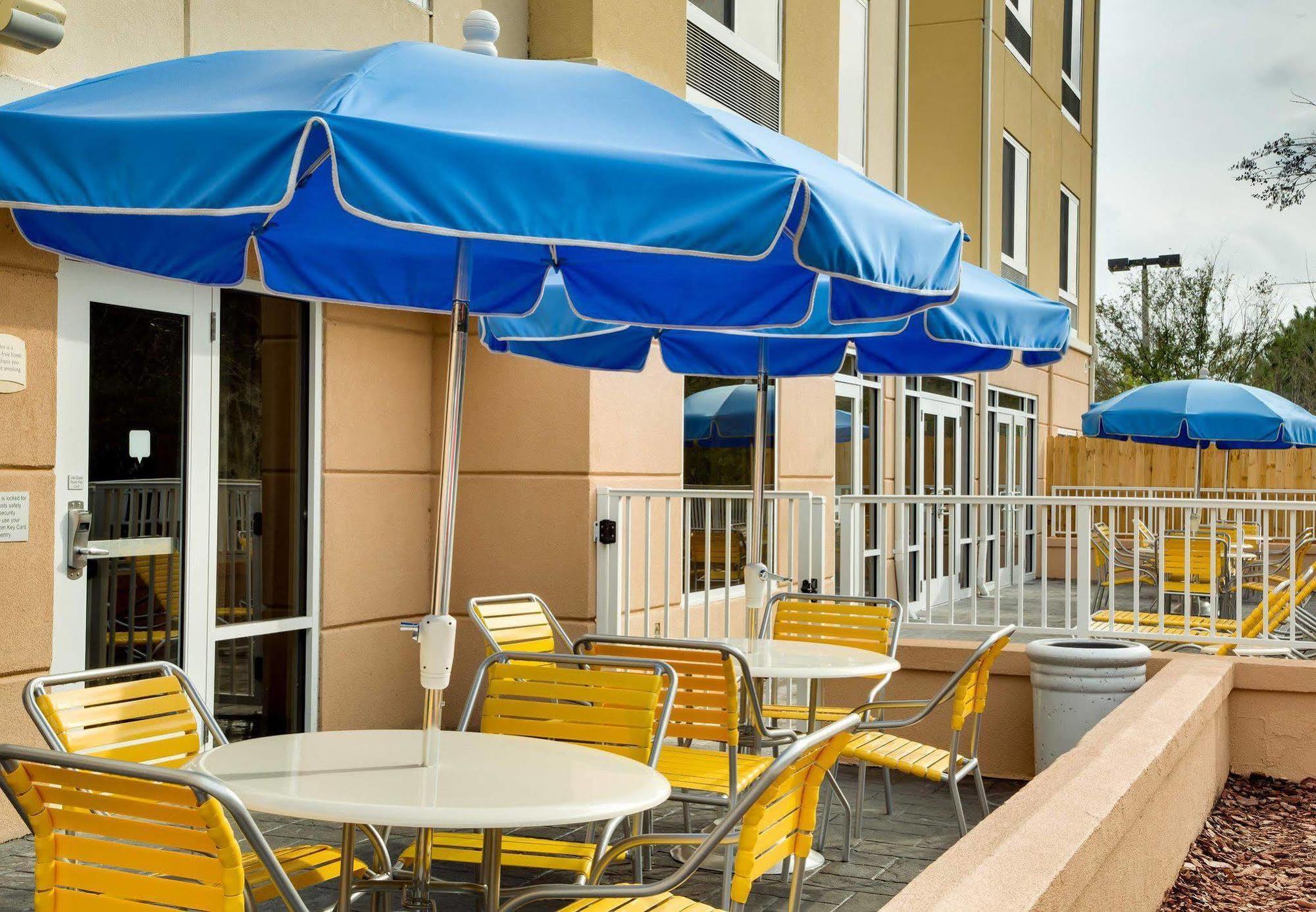 Fairfield Inn & Suites Lake Stadt Exterior foto